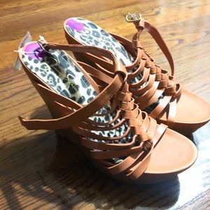 Chestnut Rusted Brown Wedge